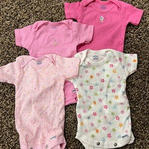 0-3 month baby girl set of 4 NWOT Gerber onesies
